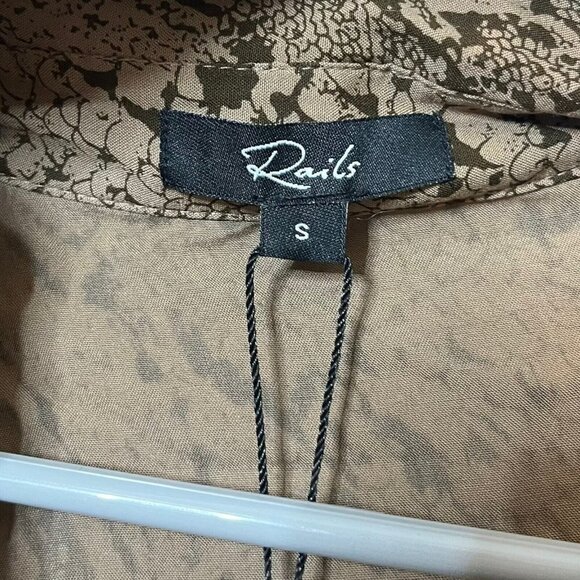 Welcome to my closet! - Picture 8 of 9